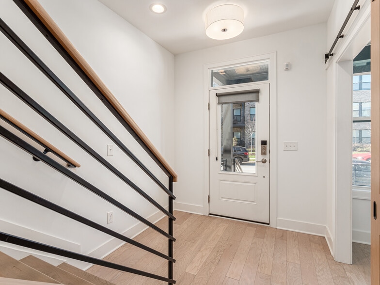 Building Photo - 766 N 6th St