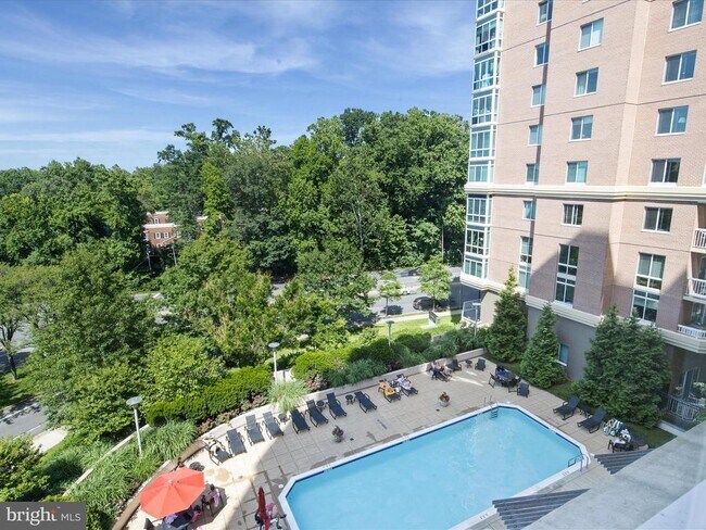 Building Photo - 3101 N Hampton Dr