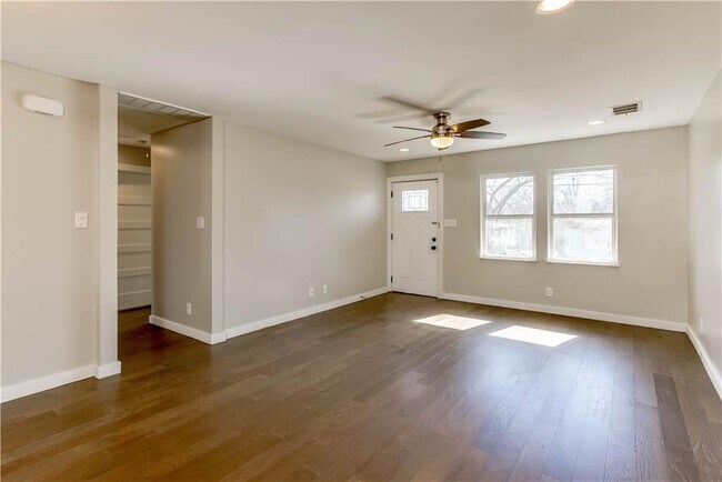 Building Photo - 4702 Bandera Rd