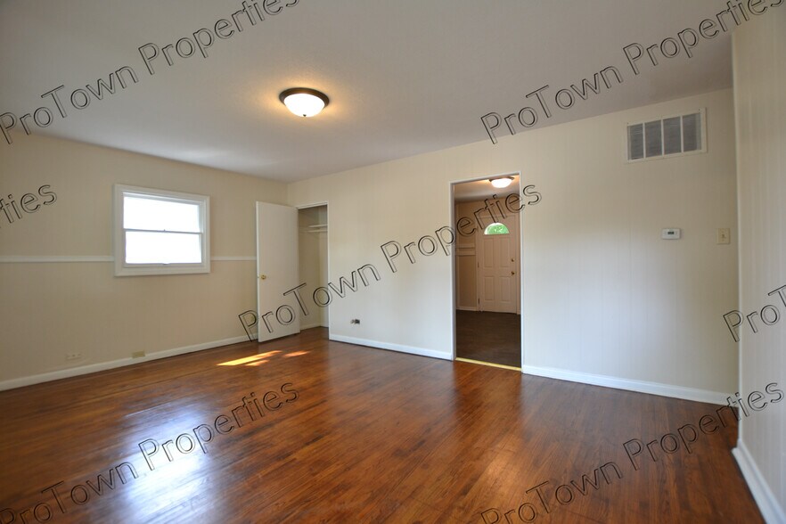 Building Photo - 411 Peale St