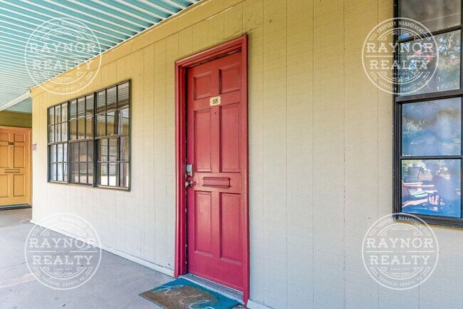 Building Photo - 807 W Trinity Ave