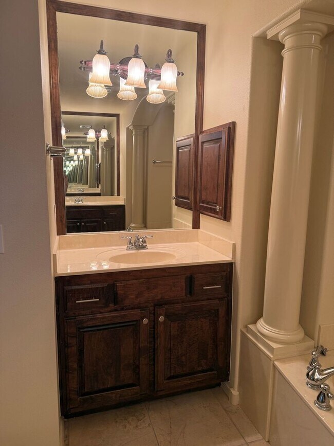 Building Photo - Welcome to your beautiful 3 bedroom home in the Battle Creek golf community!