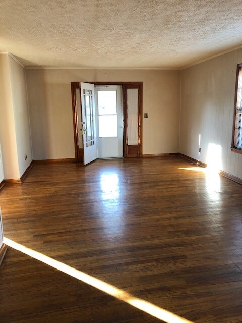 Building Photo - 426 Henderson Dr