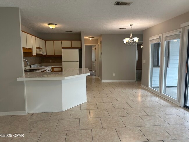 Building Photo - 815 Premier Dr