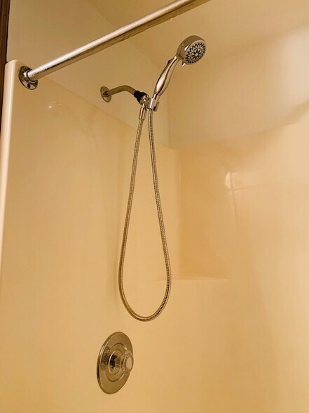 Lower Level Full Bath Shower - 7513 Braemar Ct