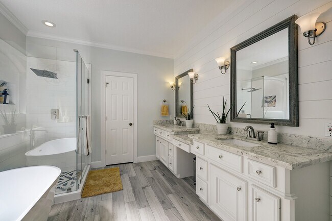 Building Photo - 18902 Mountain Spring Dr