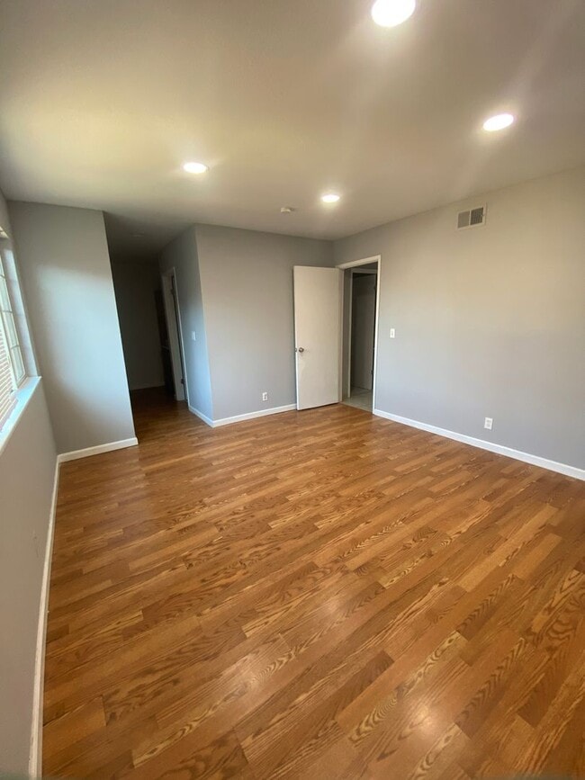 Building Photo - 189 Larsen Cir