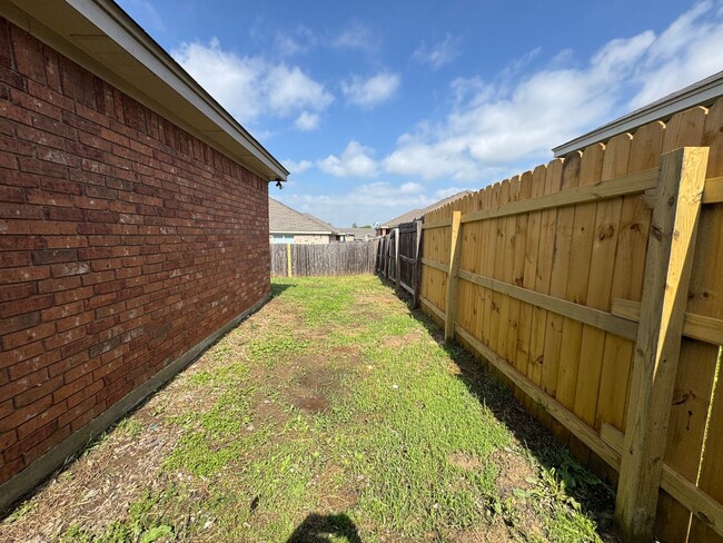 Building Photo - 311 Cedar Ridge Dr