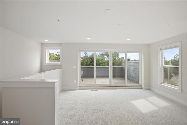 Building Photo - 12768 Sunrise Valley Dr