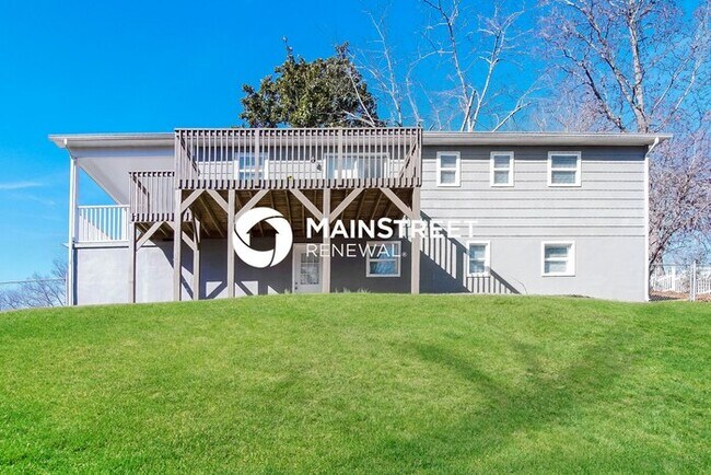 Building Photo - 4 Bedroom Pet-Friendly Home in KINGSTON, TN with Main Street Renewal