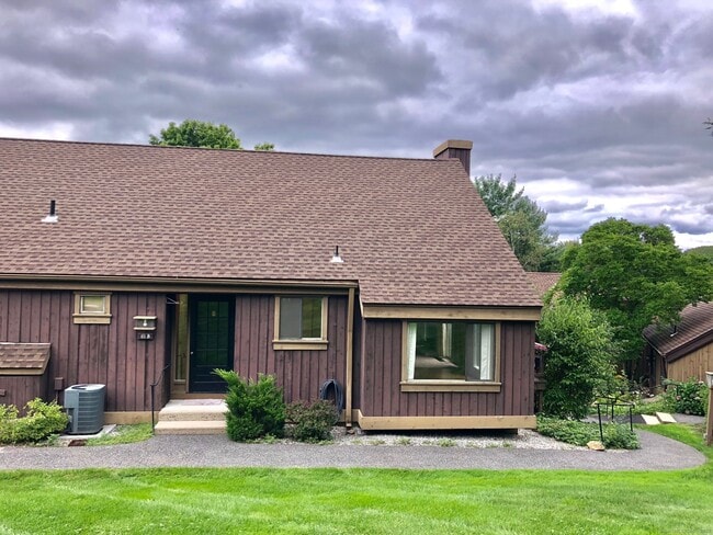 Primary Photo - 61 Heritage Vlg