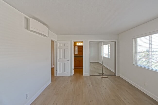 Building Photo - Recently Updated, Top-Floor 2BR2BA Condo in Apple Tree Community w/ Pool, Overlooking Greenbelt/H...