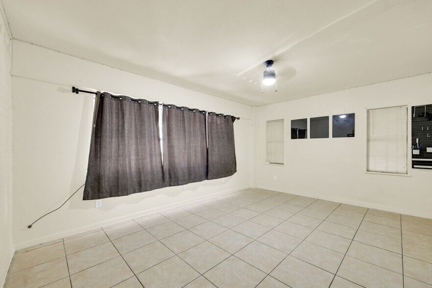 Building Photo - 2316 Pin Oak Rd