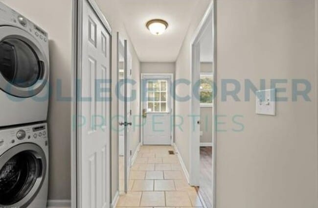 Building Photo - 639 S Poplar St