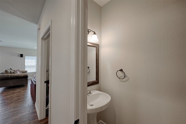 Building Photo - 1122 Detroit St