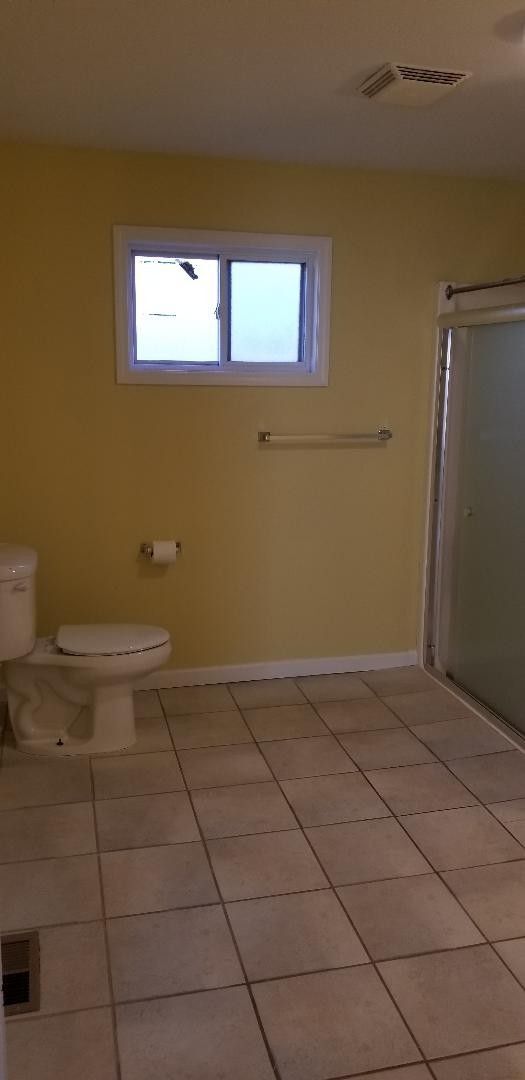 Building Photo - BIG AND ROOMIE! BIG AND ROOMIE!