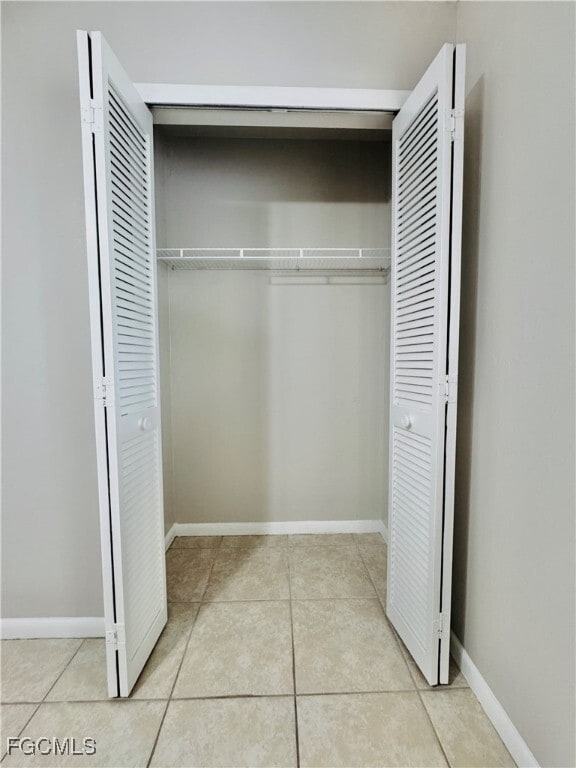 Building Photo - 706 SE 13th Ct