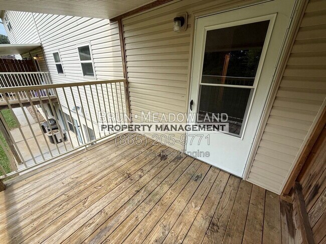 Building Photo - 1928 Meadowland Ln