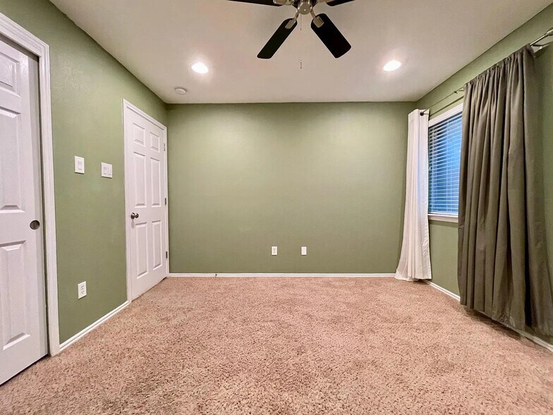 Building Photo - 3468 Flowstone Ln