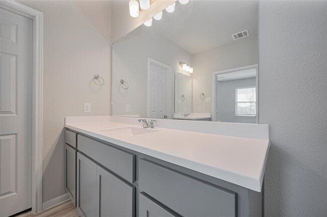 Building Photo - 101 Eliana Shores Dr