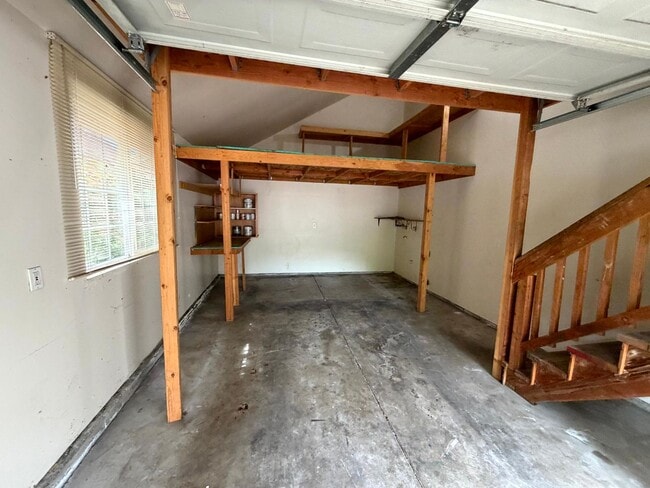 Building Photo - 6708 Camellia St
