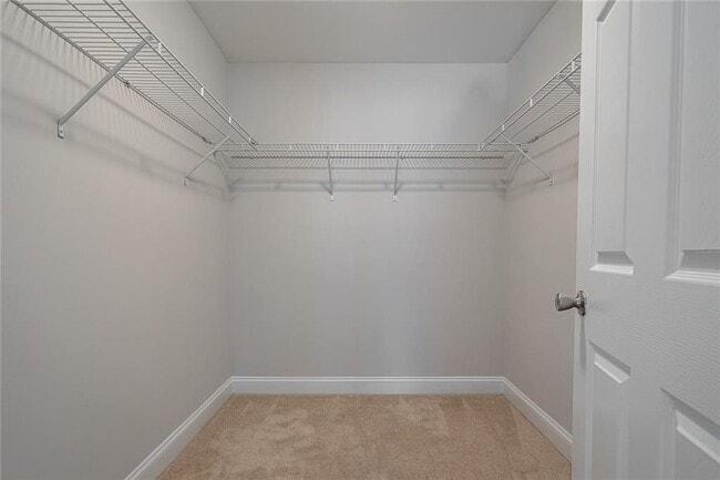 Building Photo - 402 Madison Ln S E