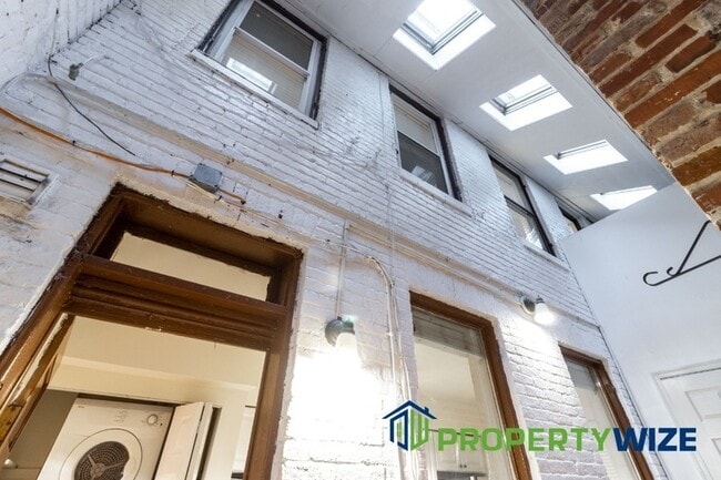 Building Photo - 726 S Wolfe St