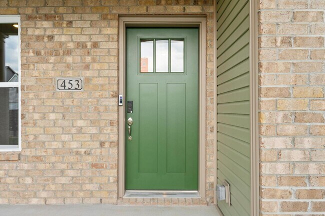 Building Photo - 453 Friendly Ave