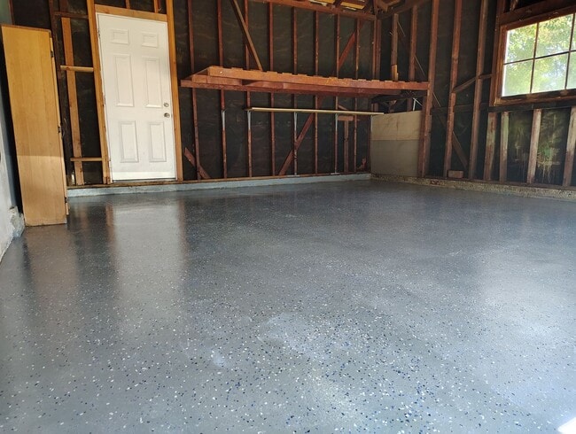 Building Photo - Freshly Renovated Gem with Incredible Floo...