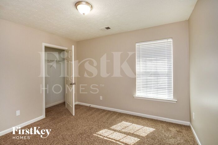 Building Photo - 265 Valley Brook Dr