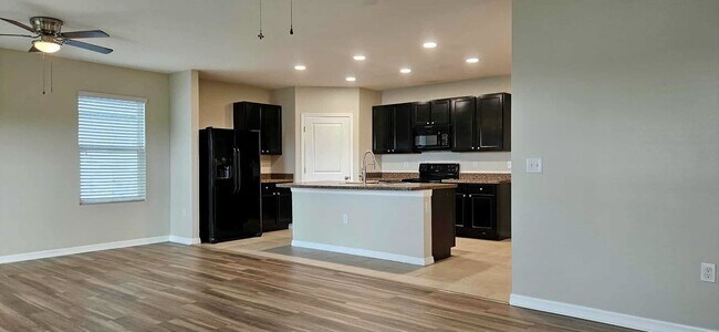 Building Photo - 318 Gris Sky Ln