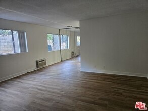 Building Photo - 1226 Larrabee St