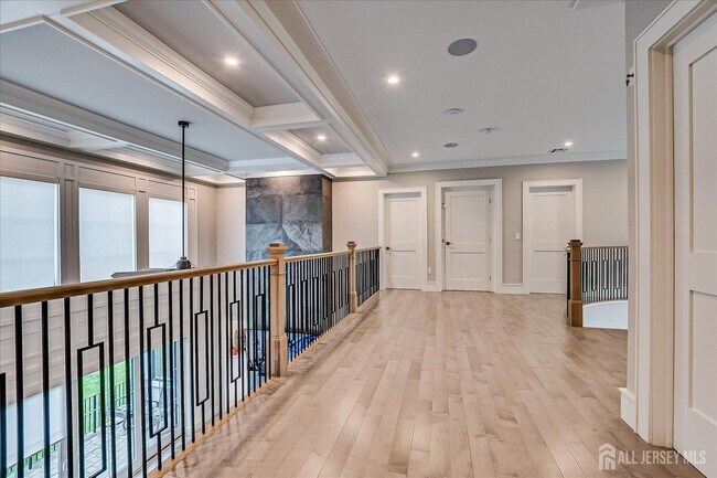 Building Photo - 3979 Park Ave