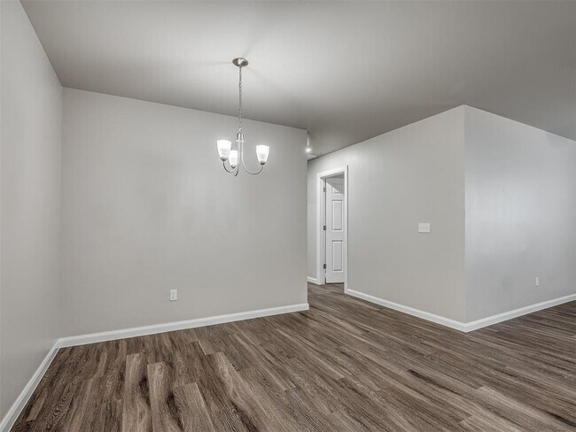 Building Photo - 206 Gray St