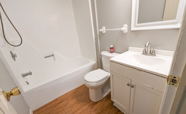 Building Photo - 3 Bedroom Home Preleasing for August 2026! Short Walk from Ball State's Campus! Updated & Spaciou...