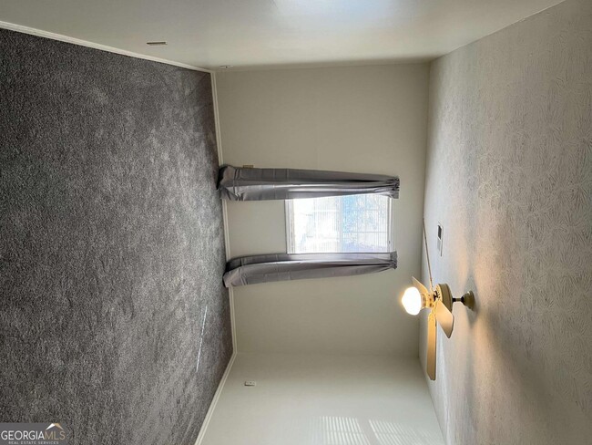 Building Photo - 1648 Raleigh Cir