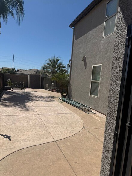 Building Photo - 1327 E Via Marbella Dr