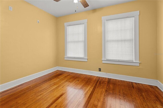 Building Photo - 613 E Pine St