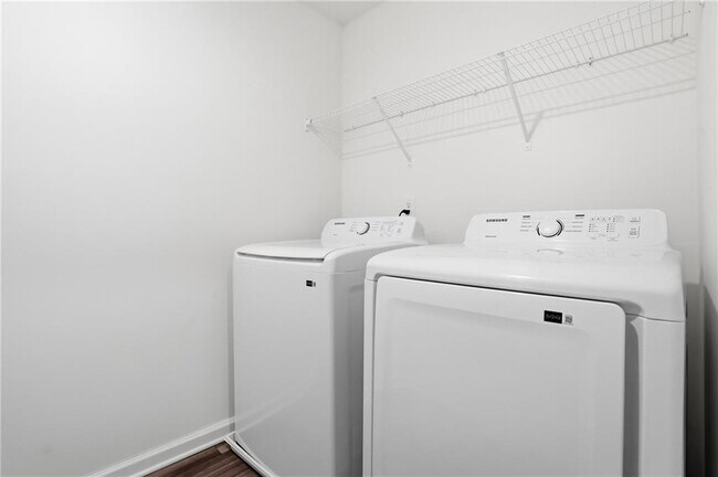 Building Photo - 395 Knightsbridge Ln