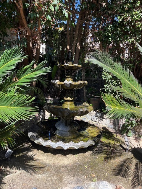 Building Photo - 845 Temple Hills Dr