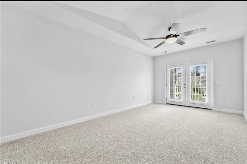 Building Photo - 7106 W Friendly Ave