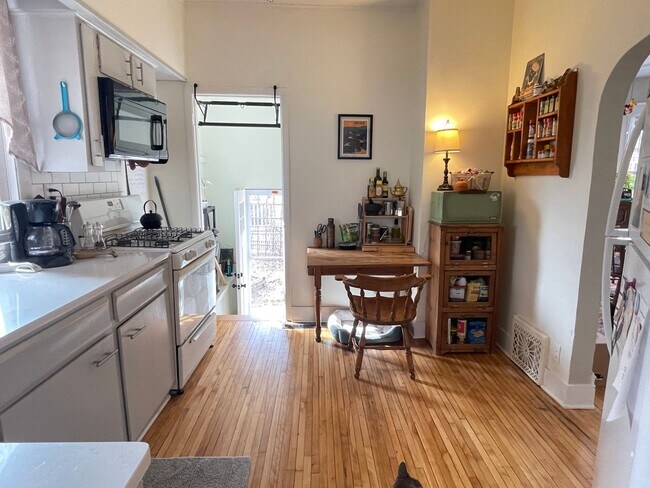 Building Photo - 2723 Taylor St NE