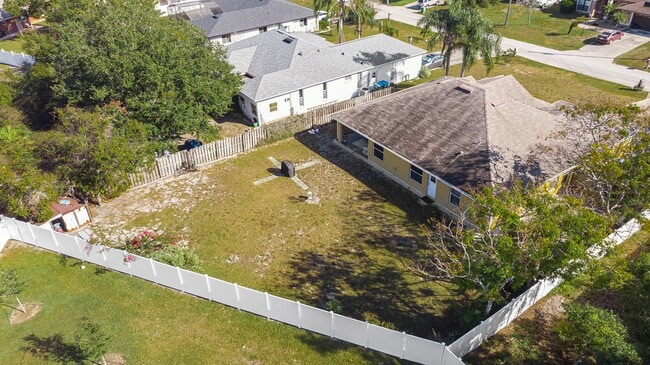 Building Photo - 820 Westbrook Terrace