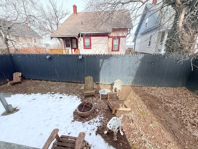 Building Photo - 1610 Clarewood Ave