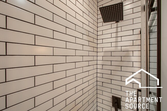 Building Photo - 1452 W Irving Park Rd