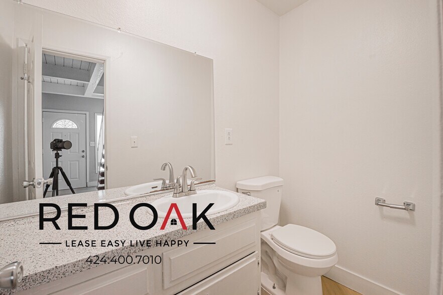 Building Photo - 915 Paseo Grande