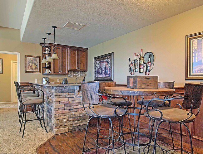 Building Photo - 7975 Ruststone Ct