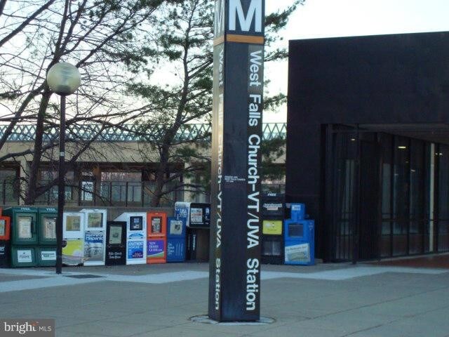 Building Photo - 2341 Brittany Parc Dr