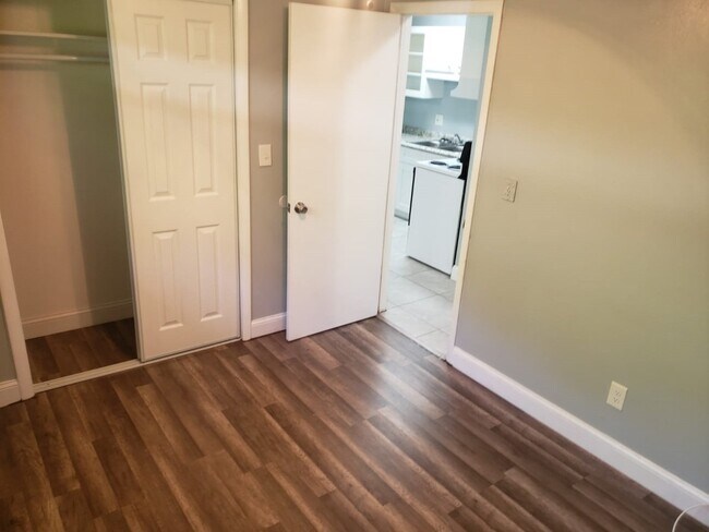 Building Photo - 9406 N Mulberry St