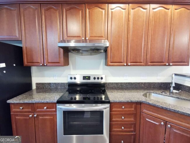 Building Photo - 2328 Suwanee Pointe Dr